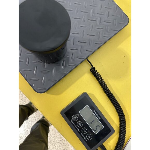 Leoben Company Vanilla Cedar Candle 9 Oz 1-Wick Black Jar Soy Wax Blend Vegan - Picture 6 of 6